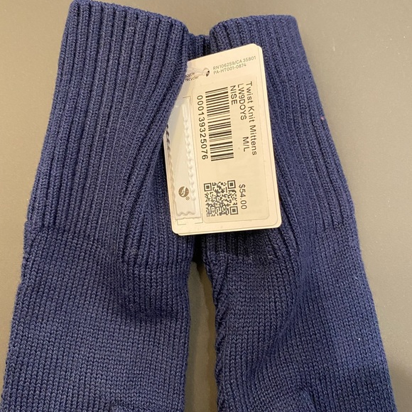 Lululemon Twist Knit Mittens - Picture 5 of 5